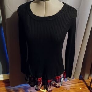 🍈 Torrid Black Long Sleeve Sweater With Plaid Hem And Zipper Accent